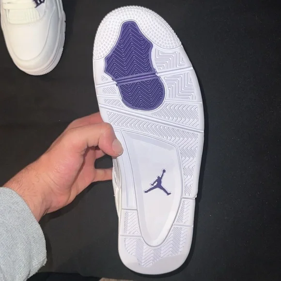 Jordan 4 metallic purple - Picture 3 of 4